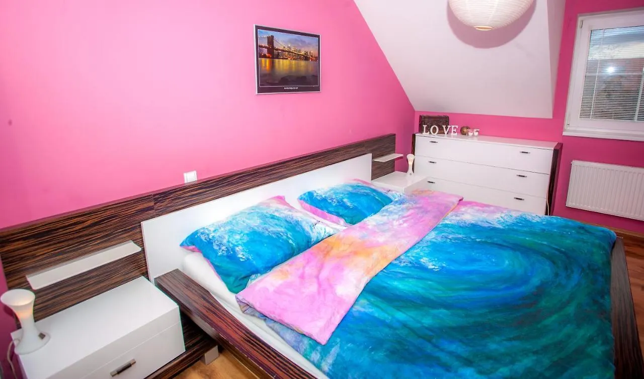 Prague Luxury Villa, Jacuzzi, Hi-Speed Wifi, Hbo, Terrace Bustehrad 0*,