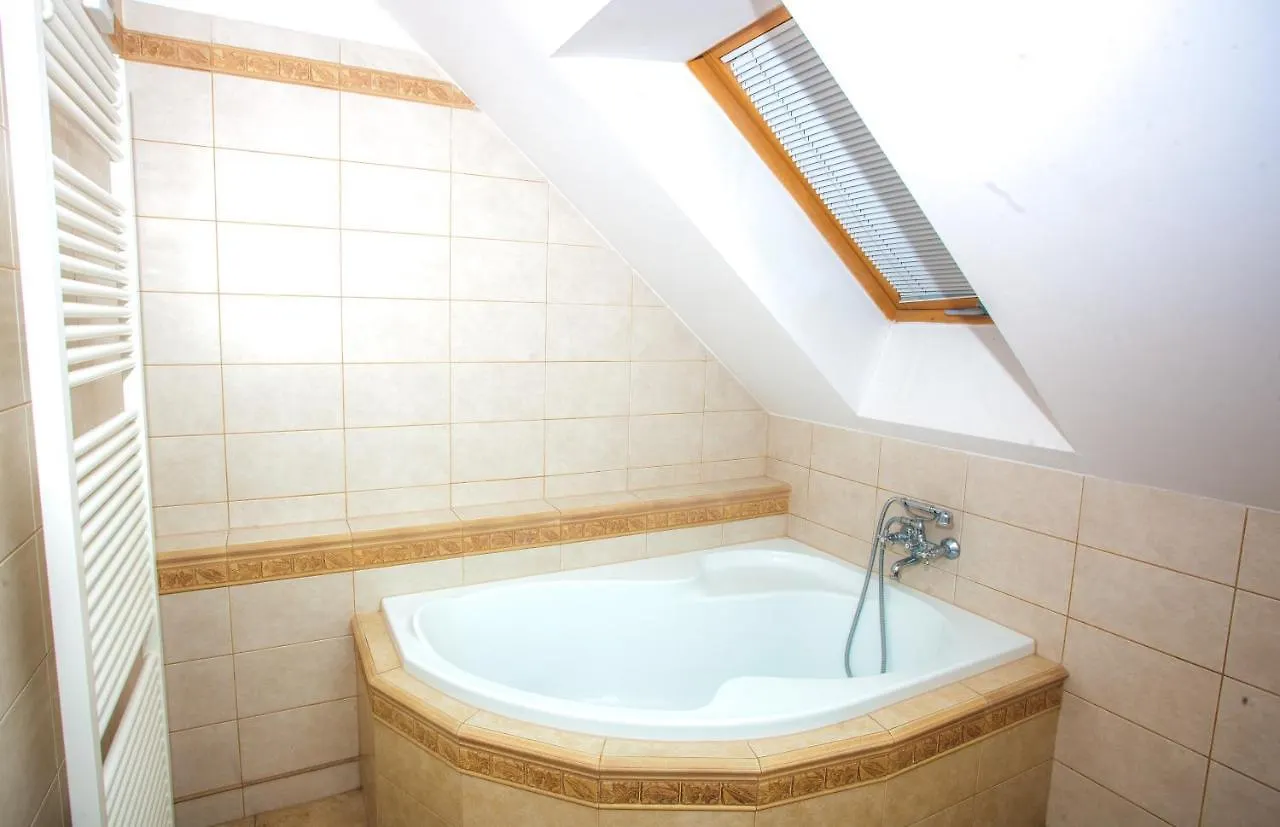 Prague Luxury Villa, Jacuzzi, Hi-Speed Wifi, Hbo, Terrace Bustehrad Česká republika