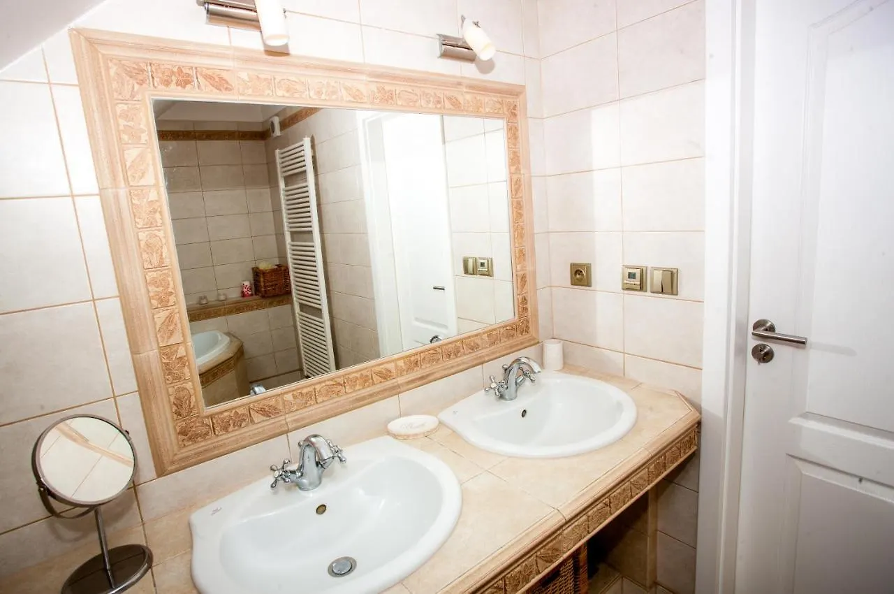 Prague Luxury Villa, Jacuzzi, Hi-Speed Wifi, Hbo, Terrace Bustehrad Vila