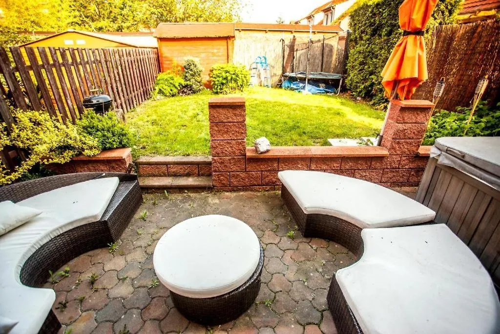 Вилла Prague Luxury Villa, Jacuzzi, Hi-Speed Wifi, Hbo, Terrace Bustehrad